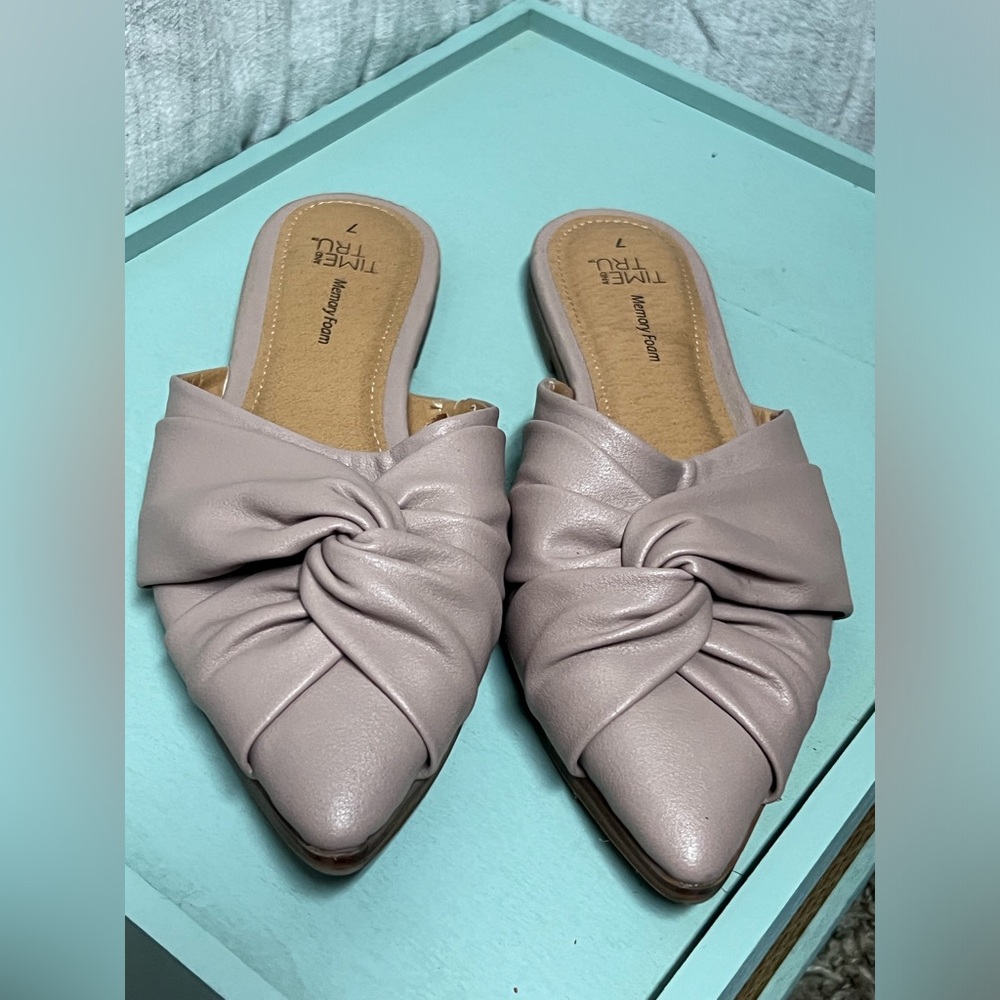 Women’s Slides